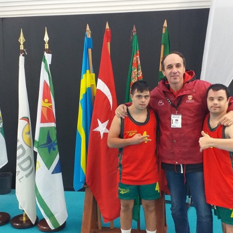 Clube 'Os Especiais' participa em campeonato nacional de basquete para  atletas com síndrome de Down, Funchal Notícias, Notícias da Madeira -  Informação de todos para todos!